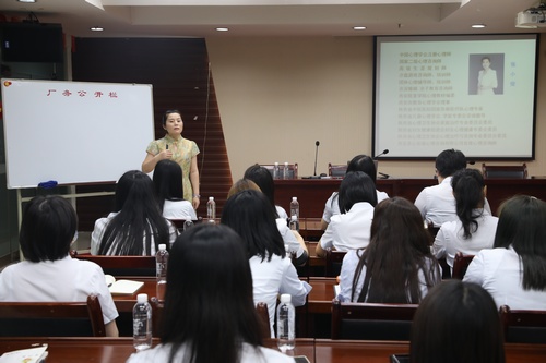 陕煤建设路桥分公司:关爱女职工,情满半边天