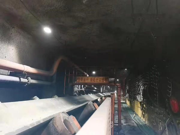 陕煤建设机电安装公司曹家滩项目部顺利完成122110顺槽皮带运营项目