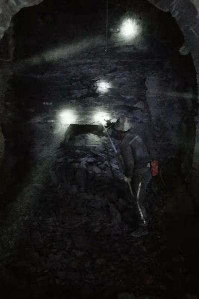 陕煤建设矿建二公司王峰项目部:2022年首月完成双贯通