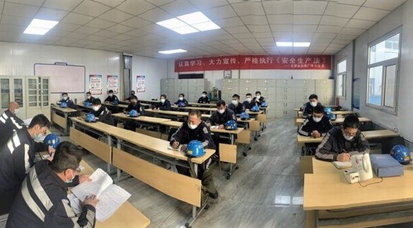 陕煤建设洗选煤运营公司红柳林洗煤厂项目部：“煤黑人”坚守同抗疫 就地过大年