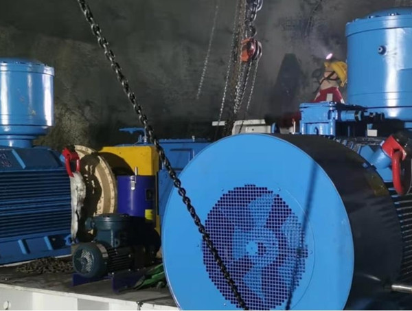 陕煤建设机电安装公司顺利完成曹家滩矿井122110主运顺槽机头破碎机安装工程