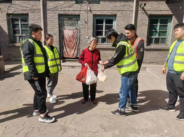 陕煤建设汉中分公司开展“学雷锋”义务劳动活动