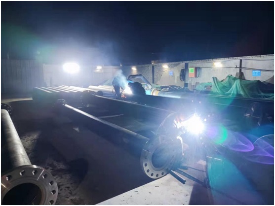 挑灯夜战赶工期 攻坚克难打硬仗