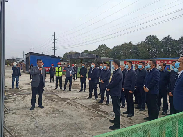 泾阳县县委书记拓巍峰、县长郝瑞耀一行莅临陕煤建设咸阳分公司泾阳县西城保障房项目观摩调研