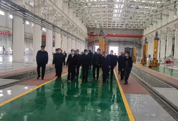 陕煤集团陕西铁路物流集团党委书记、董事长赵国智莅临靖神铁路孟家湾站机辆中心检查指导工作