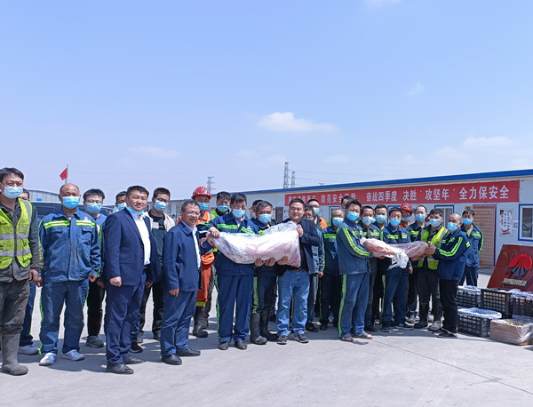 陕煤建设机电安装公司“五一”慰问坚守岗位职工