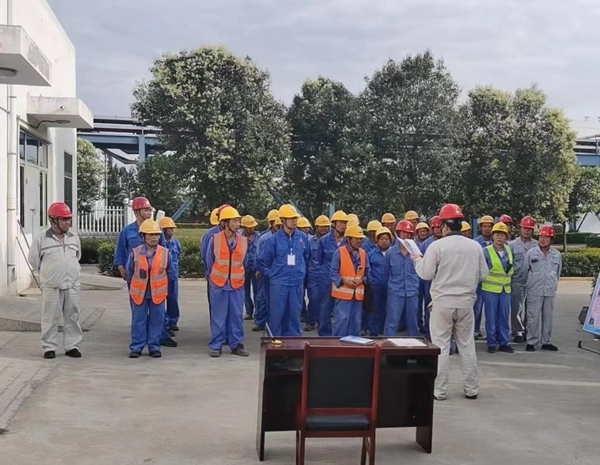 致敬坚守岗位的劳动者