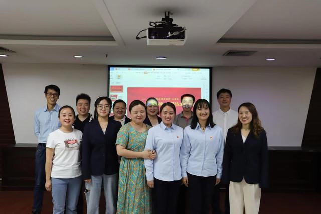 陕煤建设矿建二公司组织开展“迎五一 劳动赞歌”主题朗诵活动