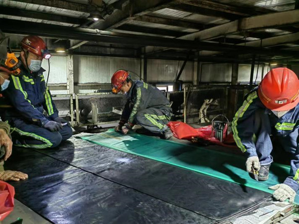 陕煤建设机电安装公司小保当项目部18小时完成胶带抢险任务