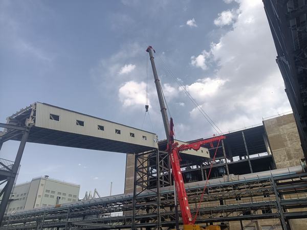 陕煤建设榆林公司神木电石栈桥工程桁架吊装4天完成13跨，跑出项目“加速度”