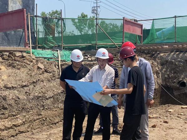 陕煤建设渭南分公司第五项目部承建的河北庞源文安工程装备智能制造、再制造项目综合楼顺利通过基坑验收