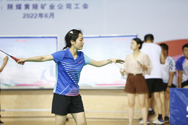陕煤建设在“黄陵矿业杯”职工羽毛球比赛中获取多项荣誉