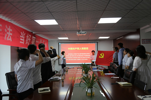 陕煤建设咸阳分公司开展迎七一心向党剪纸活动