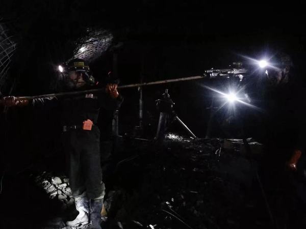 陕煤建设矿建二公司王峰项目部+25m水平南翼4#大巷联络巷顺利贯通