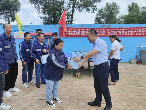 陕煤建设洗选煤运营公司工会持续开展夏季“送清凉”活动