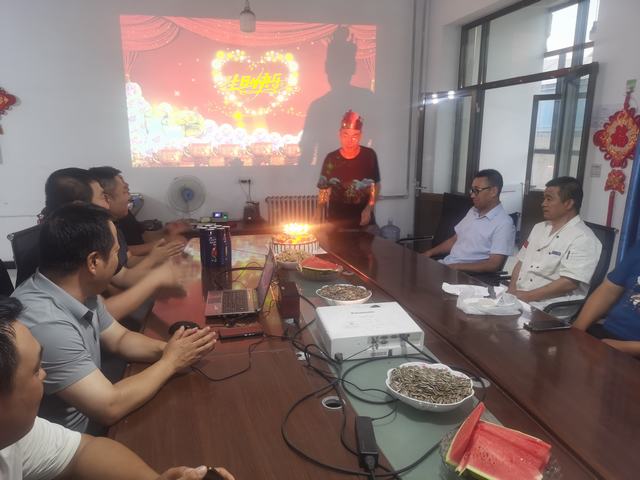 陕煤建设铜煤公司第二十一项目部为员工过集体生日