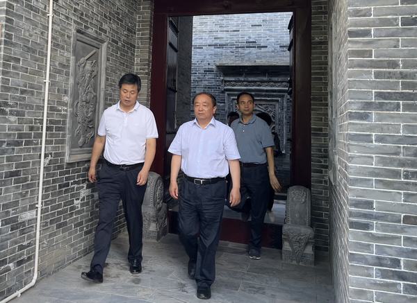 陕西省政协副主席张广智一行深入蒲城县槐院里历史文化街区进行调研