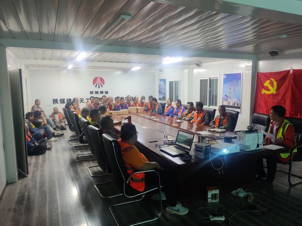 陕煤建设天工公司安装一部:迎高温、战酷暑 确保汽车卸煤沟安装工程如期交付