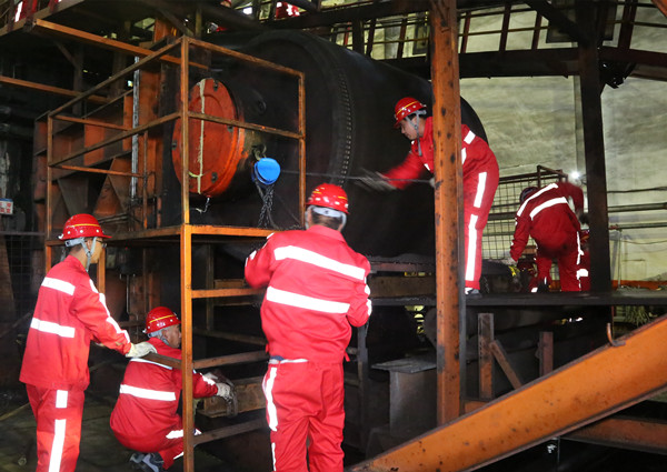 陕煤建设机电安装公司采用新设备提前11小时更换胶带并运转