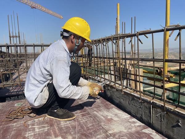 陕煤建设韩城分公司:不服“暑”!他们和太阳肩并肩