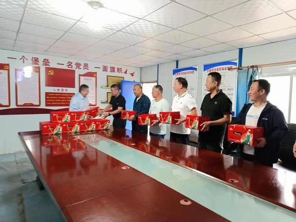 陕煤建设矿建二公司:中秋慰问送真情 浓浓关怀暖民心