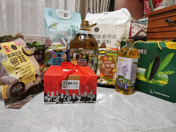 陕煤建设路桥分公司:不用愁啦,今年中秋慰问品快递到您家!