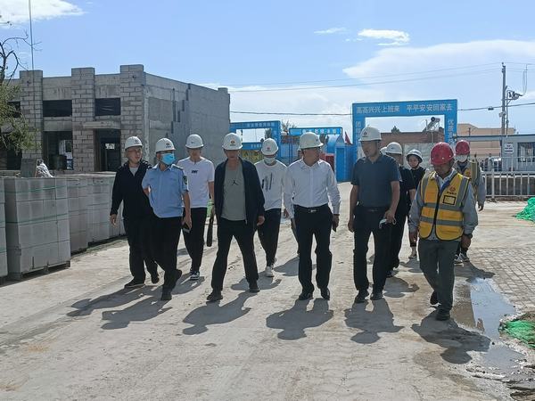 鄂托克旗旗委常委、政府副旗长许瑞峰一行莅临陕煤建设内蒙古分公司第二项目部检查指导工作