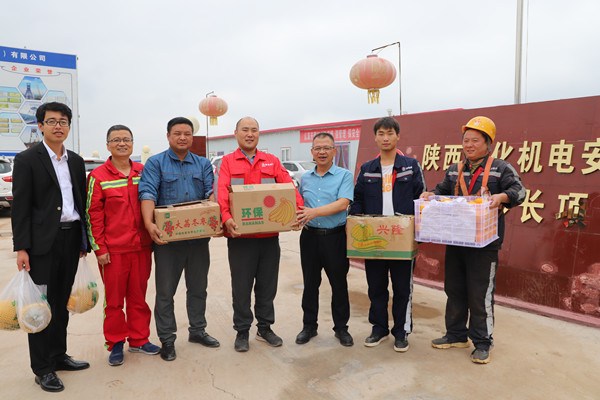 情系一线鼓干劲 月满中秋不孤单