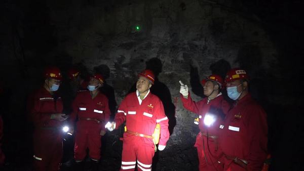 韩城矿业有限公司董事长张维新前往陕煤建设矿建二公司第二项目部检查指导工作