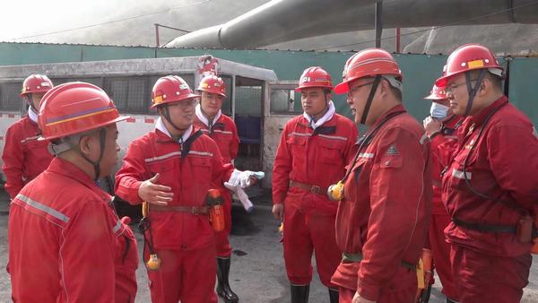 韩城矿业有限公司总经理吴杰前往陕煤建设矿建二公司第二项目部检查指导工作