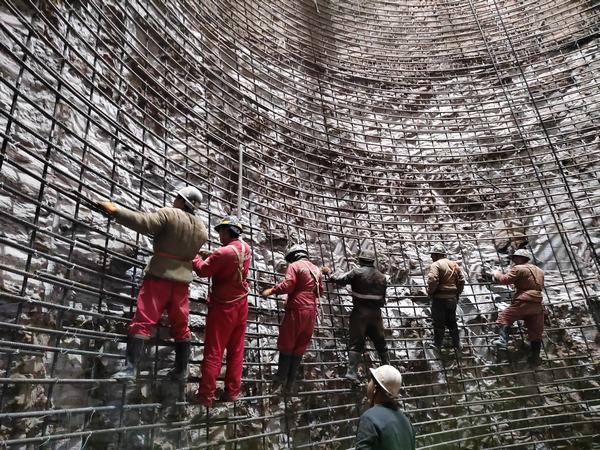 陕煤建设矿建二公司圆满完成胡家河二号进风立井冻结段外壁掘砌施工任务