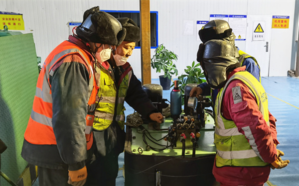 陕煤建设矿建三公司:紧急抢修!机电“土专家”上线!