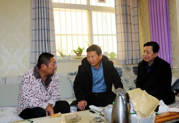 陕煤建设各单位节前走访慰问困难职工