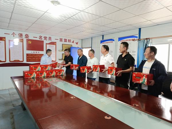 陕煤建设矿建二公司将“送温暖”进行到底