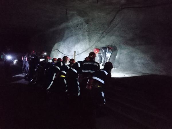 陕煤建设韩城分公司提前完成张家峁4-2煤大巷带式输送机胶带更换工程