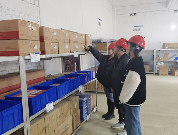 陕煤建设铜煤公司:分步走为基层项目部库房“换新颜”