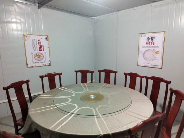 美食飘香沁心脾 窗明几净暖心田