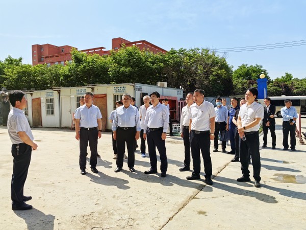 渭南市高新区管委会主任蔡军一行到渭北新城疾控中心项目进行调研