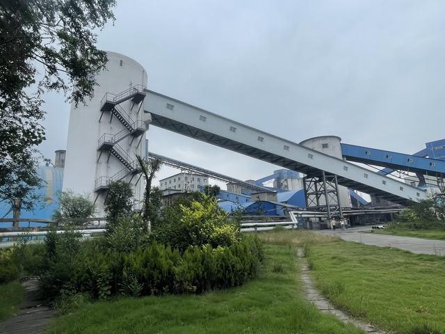 陕煤建设韩城分公司土建六项目部:下峪口煤矿洗煤厂地面架空皮带走廊工程顺利通过竣工验收