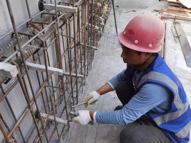 于钢筋混凝土中 书写平凡的诗意