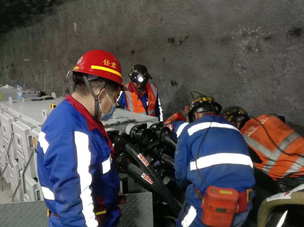 陕煤建设机电安装公司：迎“峰”而上，“暑”你最美