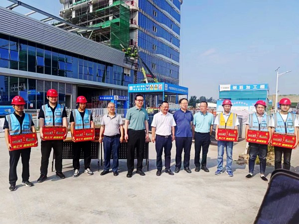 中电科西北公司副总经理薛敏莅临北斗项目开展“送清凉”慰问活动