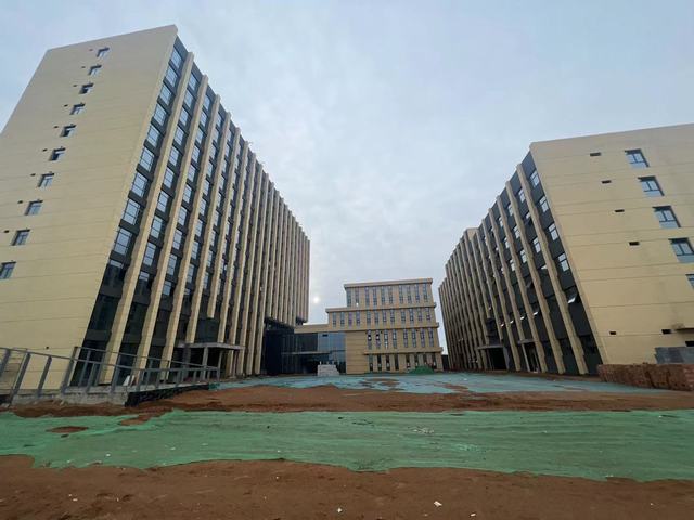 陕煤建设韩城分公司:张家峁矿业有限公司2-2煤开采配套行政福利设施项目顺利通过竣工验收