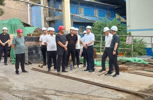 彬长集团党委书记、董事长白永明一行深入陕煤建设渭南分公司第三项目部检查指导