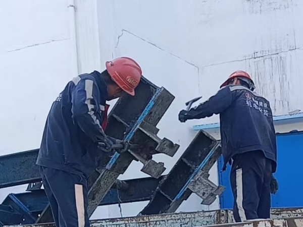 陕煤建设机电安装公司全力奋战顺槽带式输送机安装工程