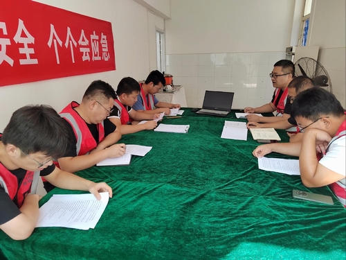 陕煤建设榆林公司第二项目部：发挥“师带徒”新作用 引领“传帮带”共成长