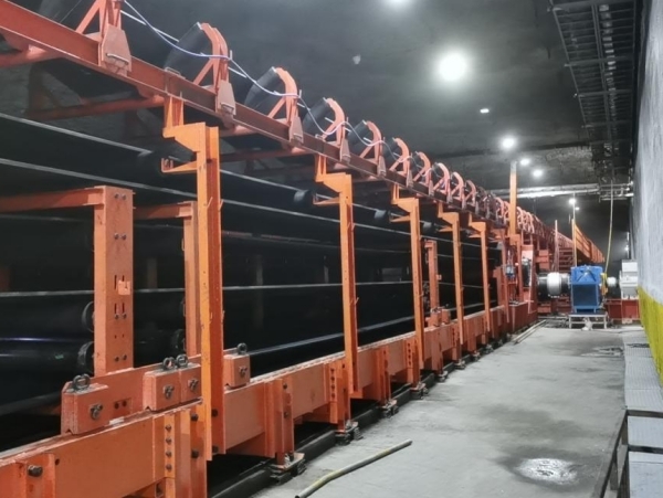 陕煤建设机电安装公司曹家滩项目部122104工作面带式输送机及破碎机顺利试运转