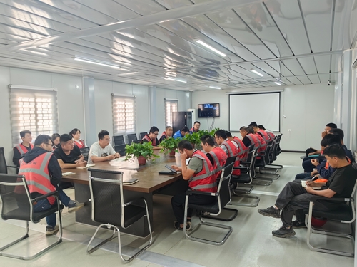 陕煤建设定边榆溪希望城建设项目：项目建设不停步 坚守岗位赶工期