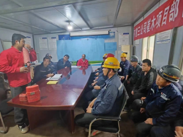 陕煤建设矿建三公司:自救器佩戴“分秒必争”