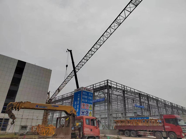 陕煤建设汉中分公司自贡庞源项目顺利完成塔吊拆除任务